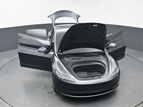 Used 2025 Tesla Model 3 image 50