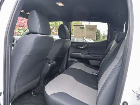 Used 2022 Toyota Tacoma TRD Off-Road image 18