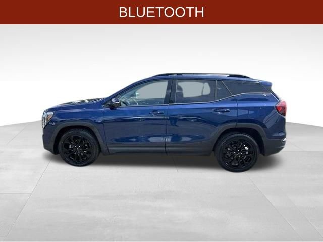 Used 2022 GMC Terrain SLT w/ Infotainment Package II FWD image 4