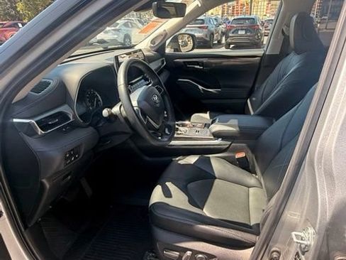 Used 2022 Toyota Highlander Platinum FWD image 14