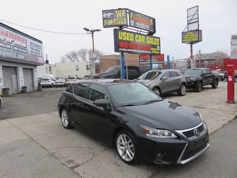 Used 2017 Lexus CT 200h w/ Navigation System Package image 3