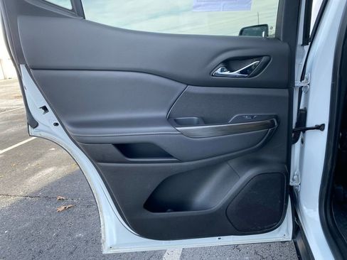 Used 2023 GMC Acadia SLT w/ Elevation Edition image 14