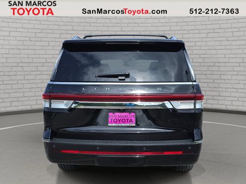 Used 2023 Lincoln Navigator Reserve AWD/4WD image 7