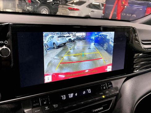 Used 2025 Toyota Camry XSE image 27