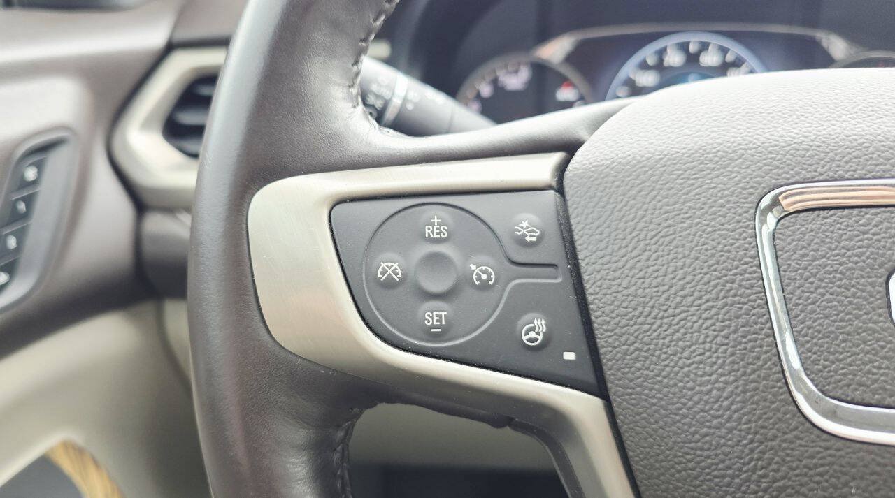 Used 2017 GMC Acadia Denali w/ Technology Package FWD image 32