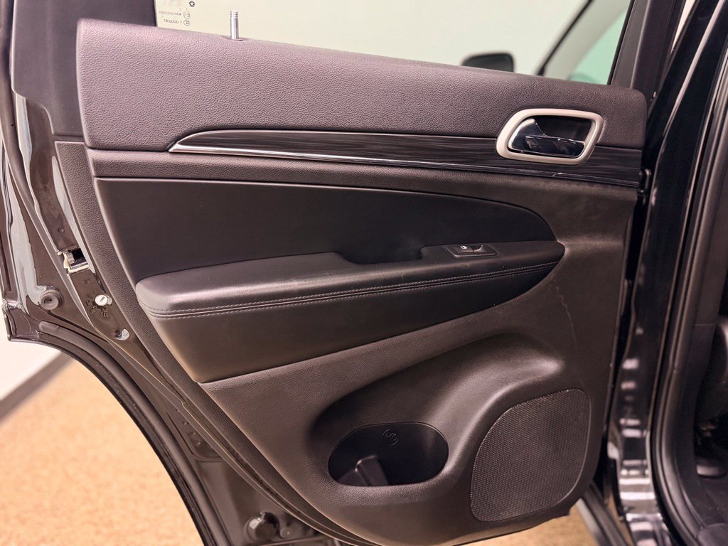 Used 2020 Jeep Grand Cherokee Limited AWD/4WD image 22