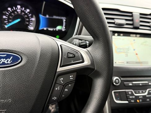 Used 2018 Ford Fusion SE image 41