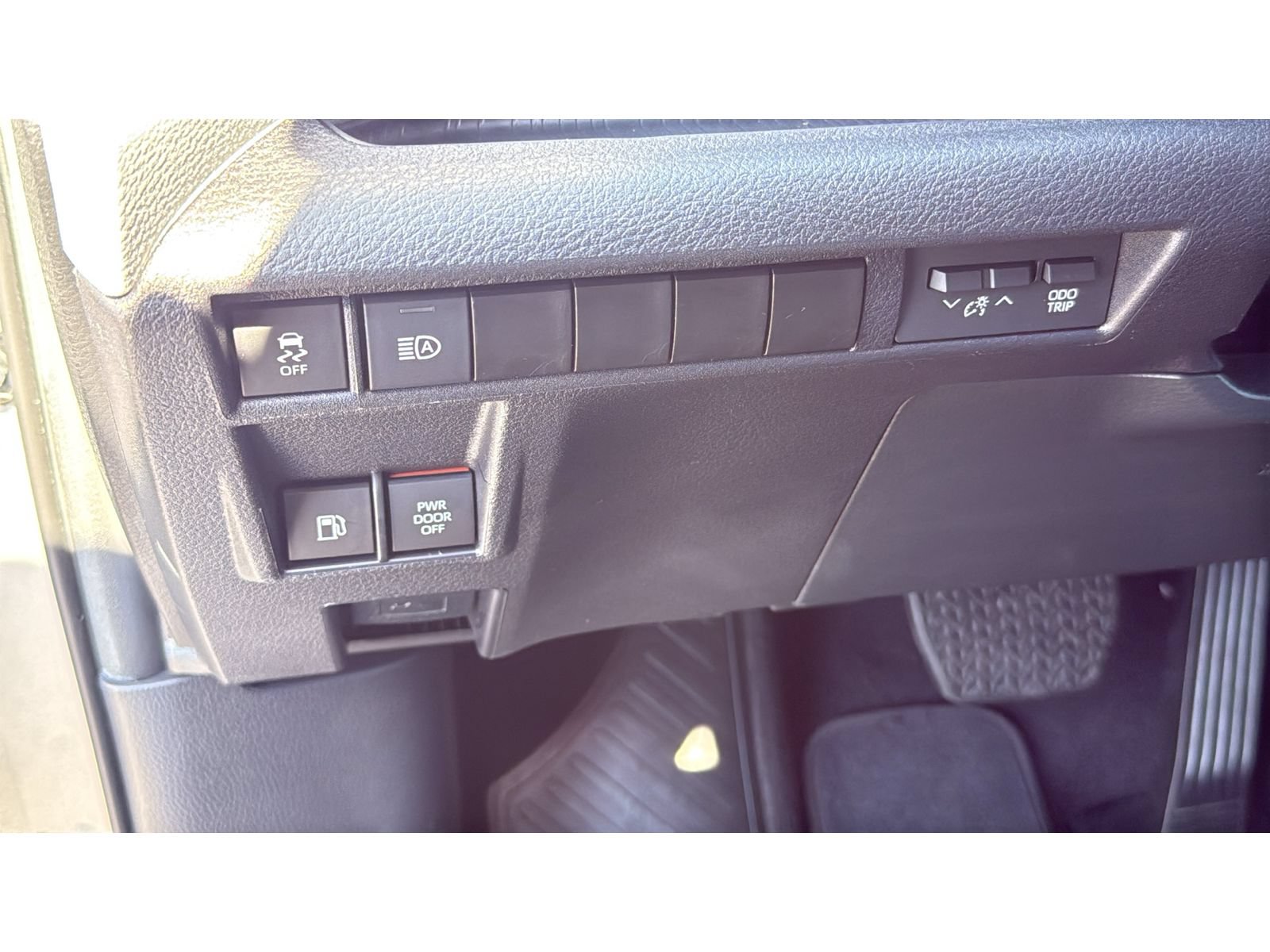 Certified 2025 Toyota Sienna XLE FWD image 16