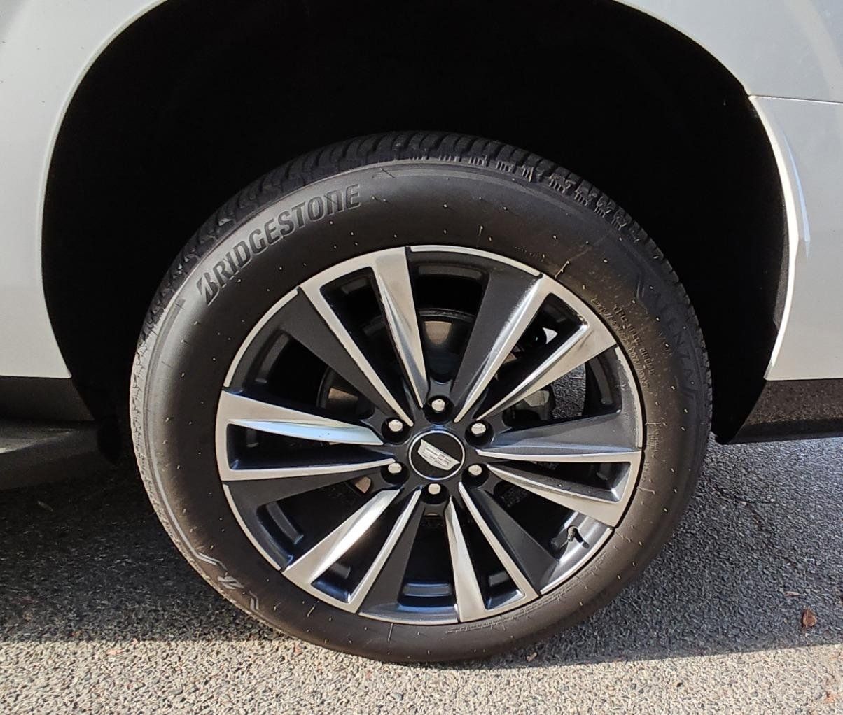 Used 2025 Cadillac Escalade ESV Sport RWD image 18