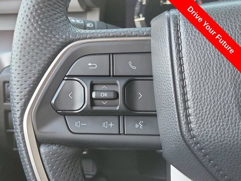 Used 2025 Toyota Tacoma TRD Sport AWD/4WD image 5