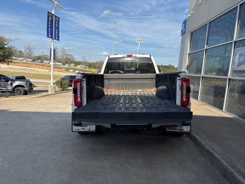 Used 2023 Ford F350 Lariat image 7