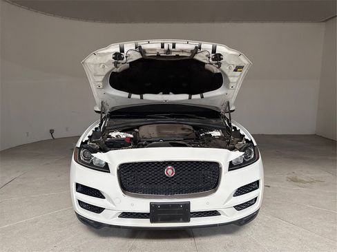 Used 2020 Jaguar F-PACE Premium image 11