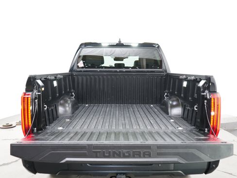 Used 2025 Toyota Tundra Limited AWD/4WD image 18