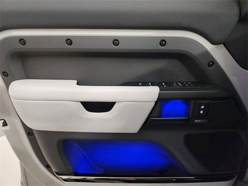 Used 2026 Land Rover Defender 110 OCTA image 23