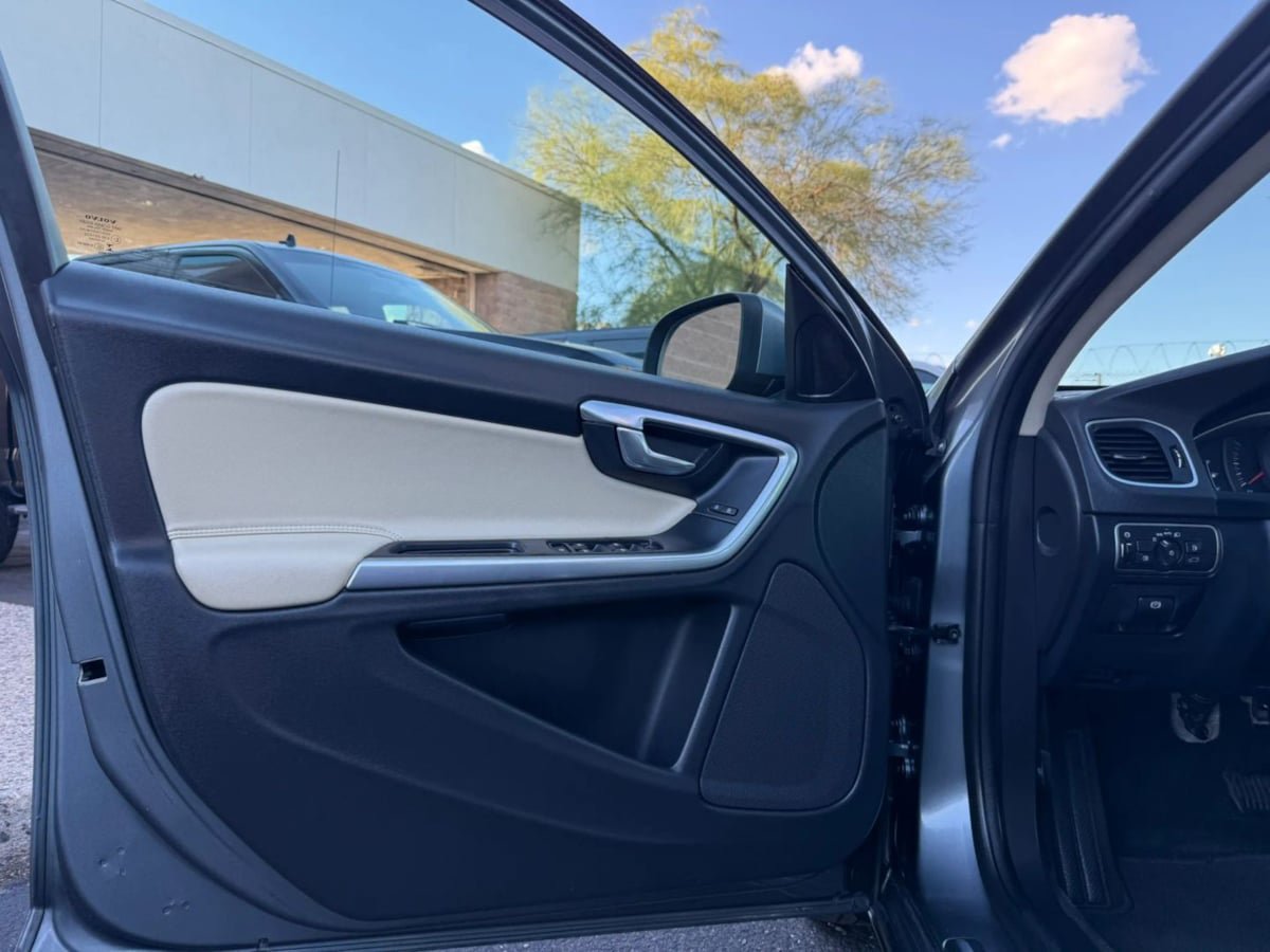 Used 2017 Volvo S60 T5 Dynamic FWD image 34