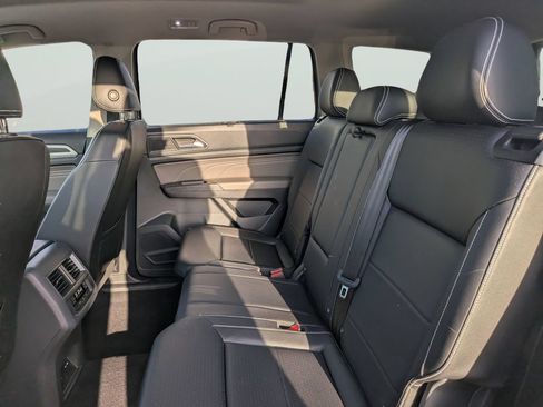 Certified 2023 Volkswagen Atlas SE w/ Panoramic Sunroof Package FWD image 16