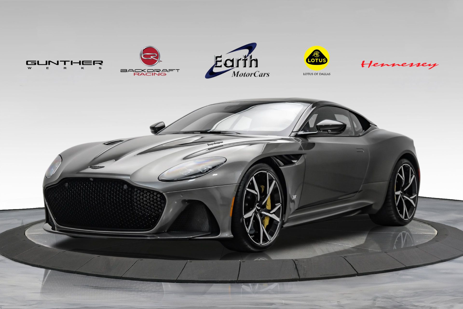Used 2019 Aston Martin DBS Superleggera RWD image 1