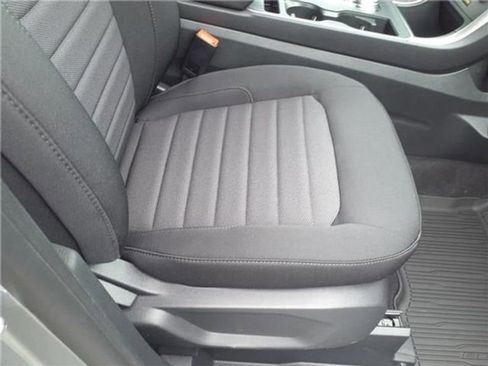 Used 2024 Ford Edge SE image 18