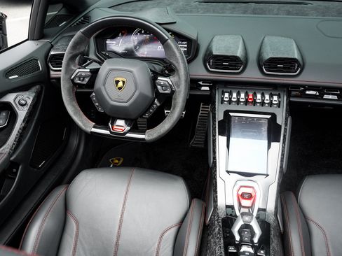 Used 2022 Lamborghini Huracan EVO AWD/4WD image 36