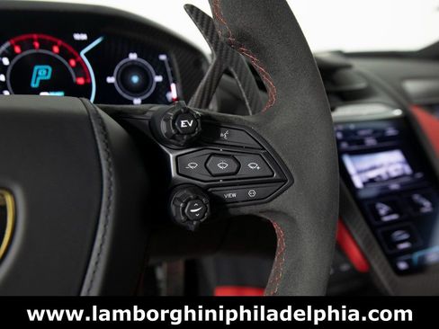 Used 2024 Lamborghini Revuelto image 20