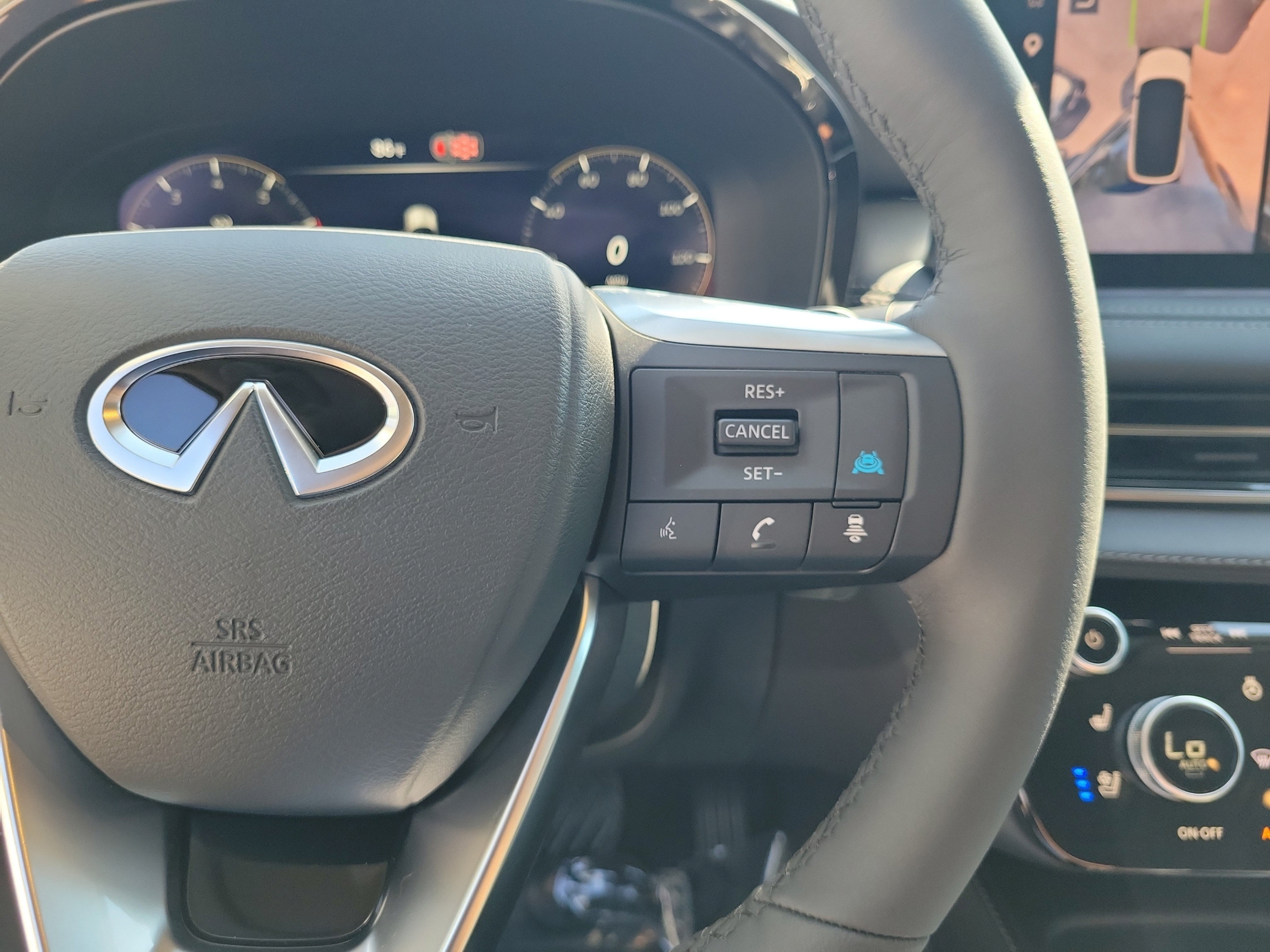 New 2027 INFINITI QX60 Luxe FWD image 15