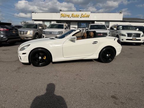 Used 2011 Mercedes-Benz SLK 300 image 1