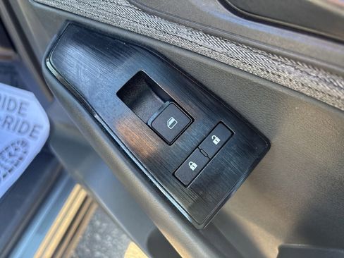 Used 2023 Nissan Rogue S FWD image 31