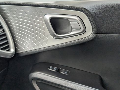 Used 2023 Kia Soul LX w/ LX Technology Package image 36