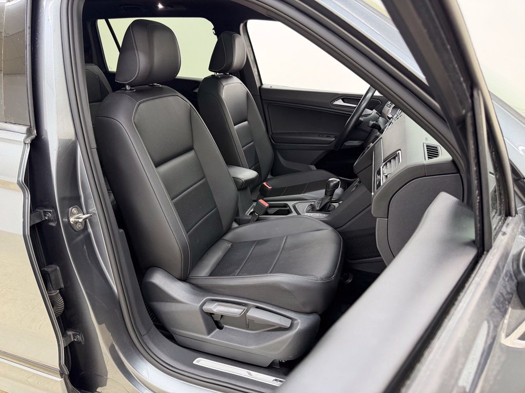 Used 2021 Volkswagen Tiguan SE R-Line FWD image 12