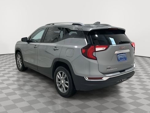 Used 2024 GMC Terrain SLT image 3