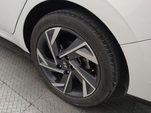 Used 2024 Hyundai Elantra Limited image 31