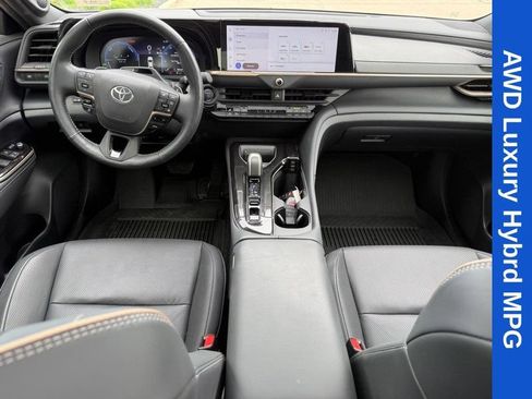 Used 2024 Toyota Crown Platinum AWD/4WD image 13