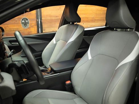 Used 2025 Toyota Camry SE FWD image 10
