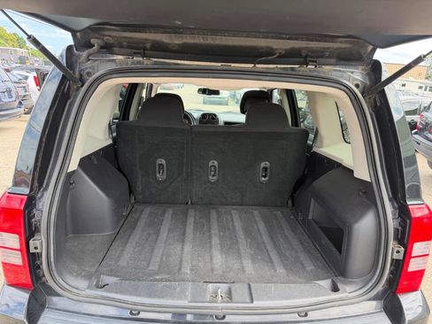 Used 2014 Jeep Patriot Latitude AWD/4WD image 12