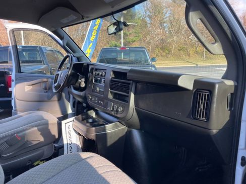 Used 2019 GMC Savana 2500 w/ Enhanced Convenience Package image 30