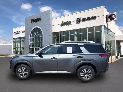 Used 2023 Nissan Pathfinder SL AWD/4WD image 5