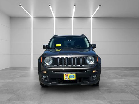 Used 2016 Jeep Renegade Latitude image 2