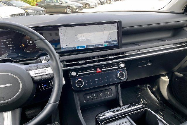 Certified 2025 Hyundai Tucson Limited AWD/4WD image 8