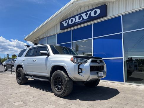 Used 2018 Toyota 4Runner SR5 AWD/4WD image 1