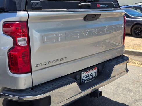 Used 2022 Chevrolet Silverado 1500 LT AWD/4WD image 7