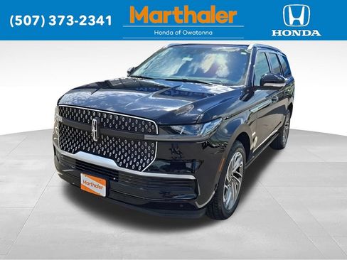 Used 2025 Lincoln Navigator Reserve AWD/4WD image 1