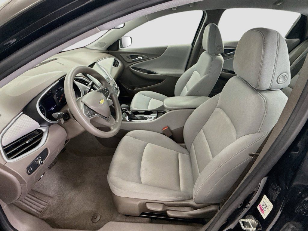 Used 2023 Chevrolet Malibu LS FWD image 17