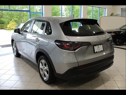 Certified 2023 Honda HR-V LX image 7