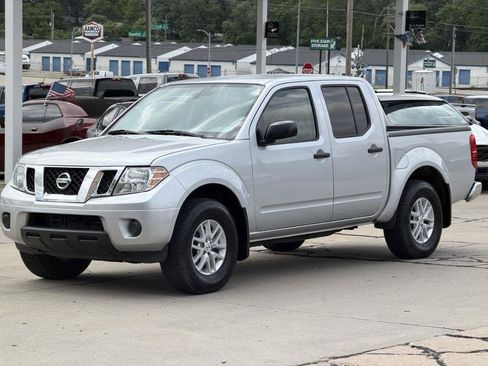 Used 2019 Nissan Frontier SV AWD/4WD image 3