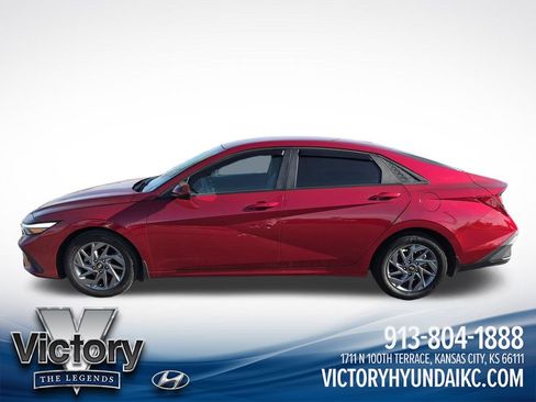 Used 2024 Hyundai Elantra SEL FWD image 2