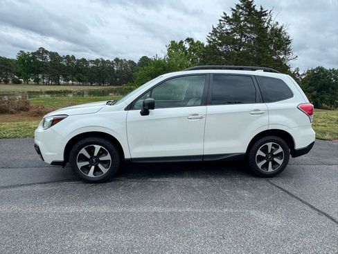 Used 2018 Subaru Forester 2.5i w/ Alloy Wheel Package AWD/4WD image 6