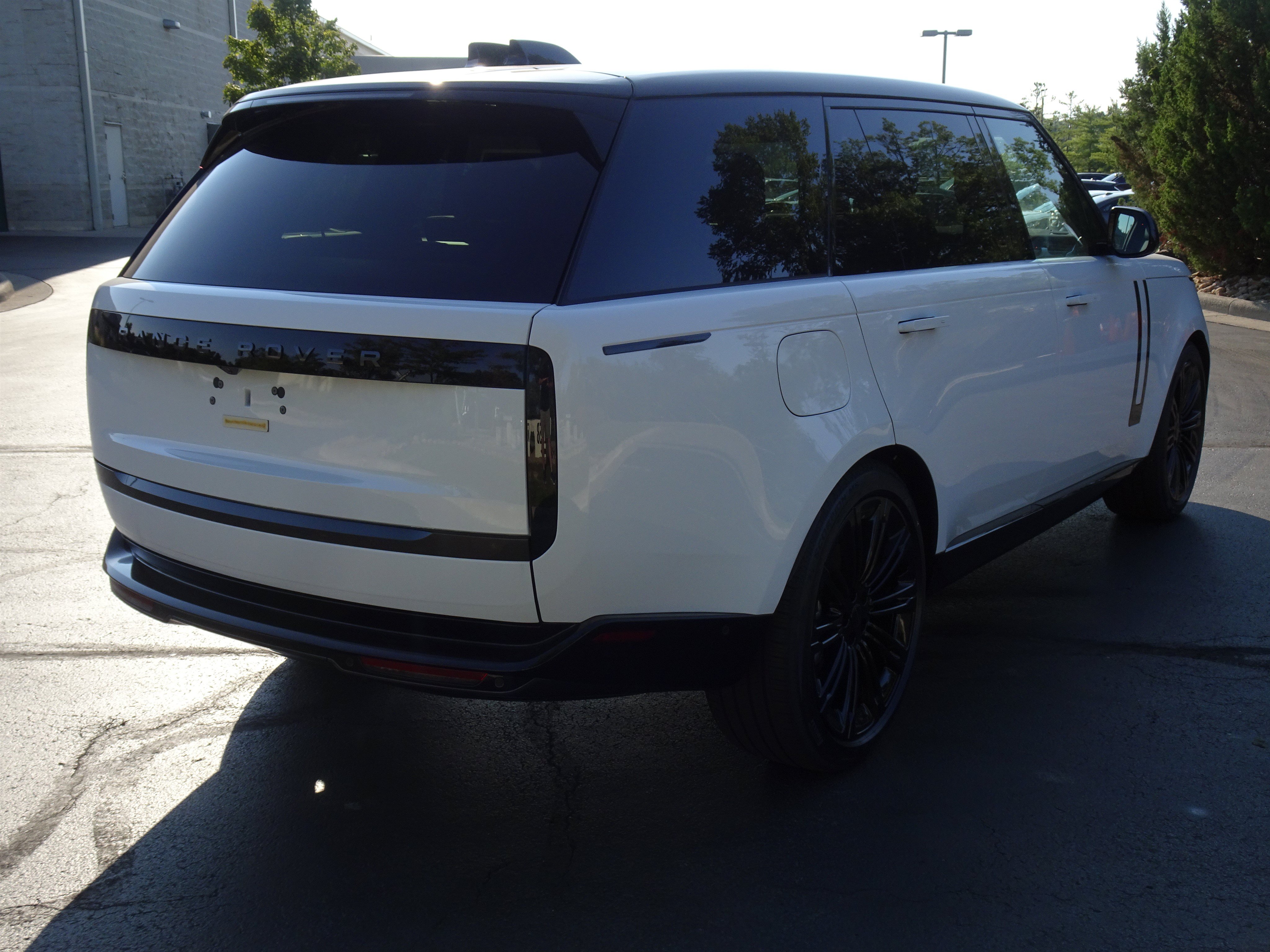 New 2026 Land Rover Range Rover Long Wheelbase SE AWD/4WD image 10