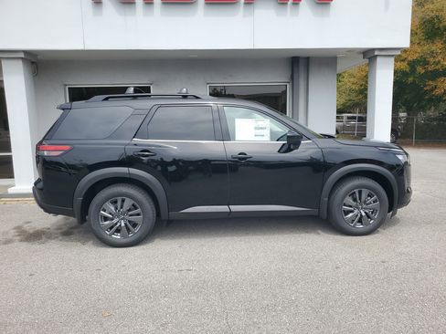 New 2026 Nissan Pathfinder SV w/ SV Premium Package FWD image 2