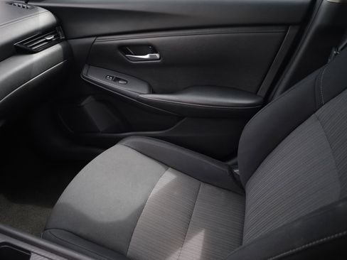 Used 2024 Nissan Sentra SV FWD image 11