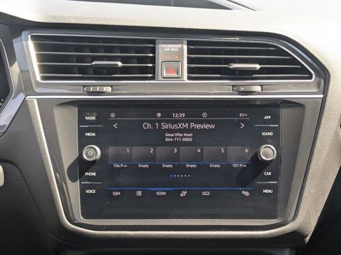 Used 2022 Volkswagen Tiguan SE w/ Panoramic Sunroof Package image 20